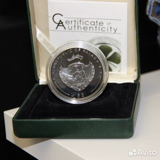 Монета серебро с клевером