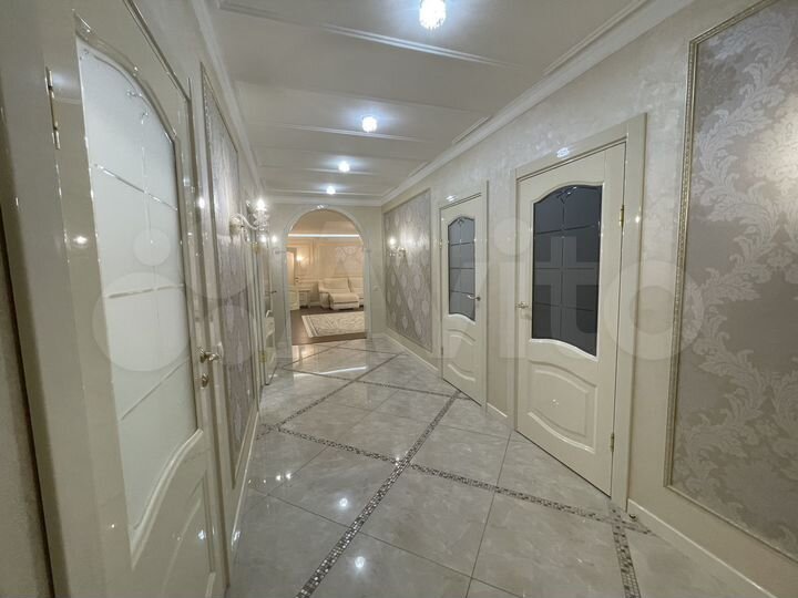 Дом 203,8 м² на участке 8,6 сот.