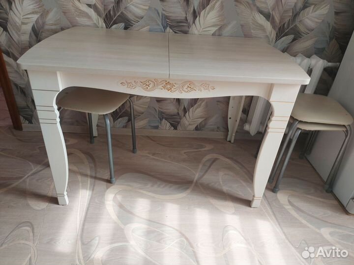 Кухонный стол