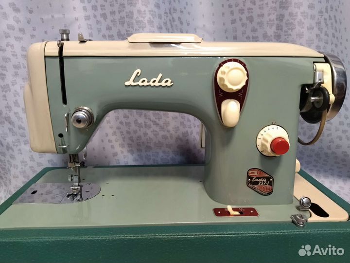 Швейная машина Лада 237-1, чешская