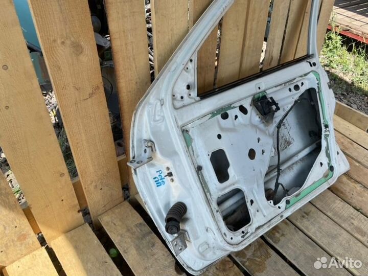 Дверь передняя правая Volkswagen Polo Classic 1997