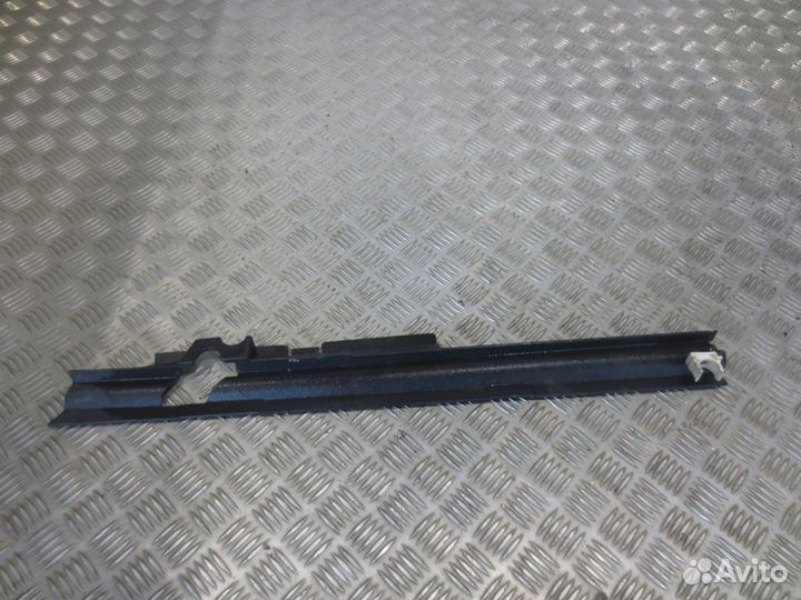Накладка торпедо нижняя правая Mercedes-Benz A9406