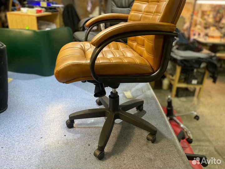 Офисное компьютерное кресло