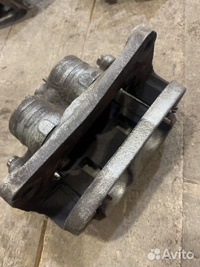 Суппорт тормозной Subaru Forester 2006г