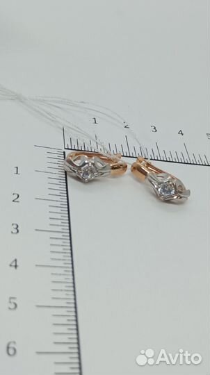 Золотые серьги с камнем