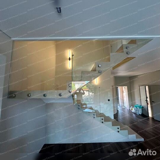 Стеклянные перила для лестницы