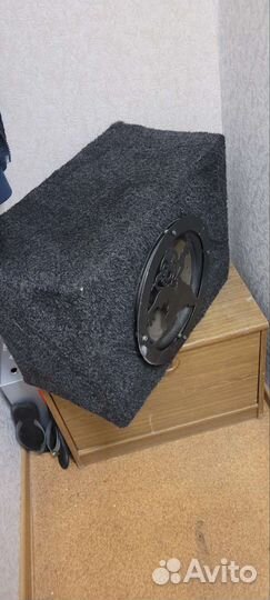 Сабвуфер и усилитель в автомобиль