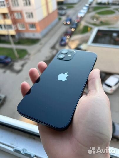 iPhone 12, 64 ГБ