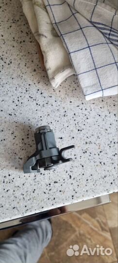 Личинка для замка багажника на volkswagen амарок