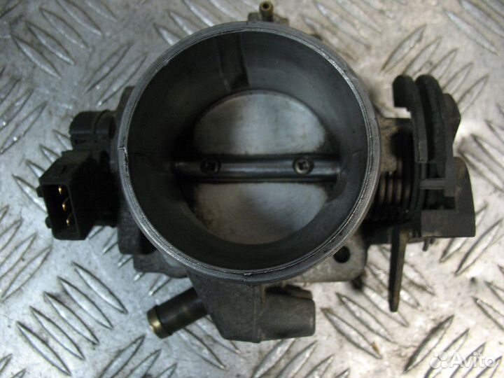Заслонка дроссельная Volkswagen Vento 1992г 2.0