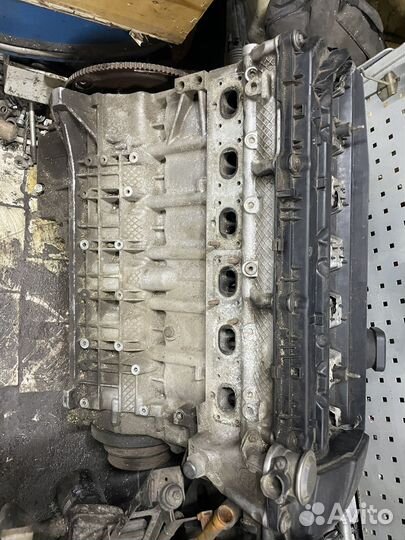 Двигатель м54б25