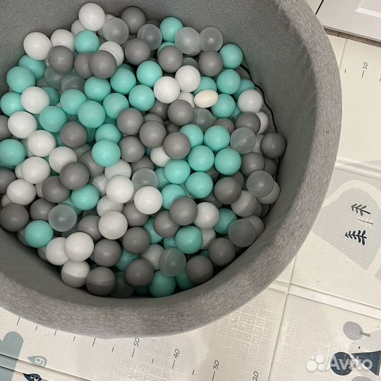 Сухой бассейн с шариками