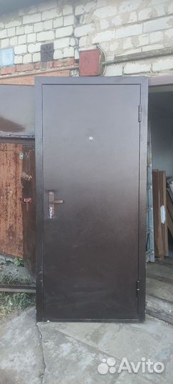 Дверь металлическая 2шт