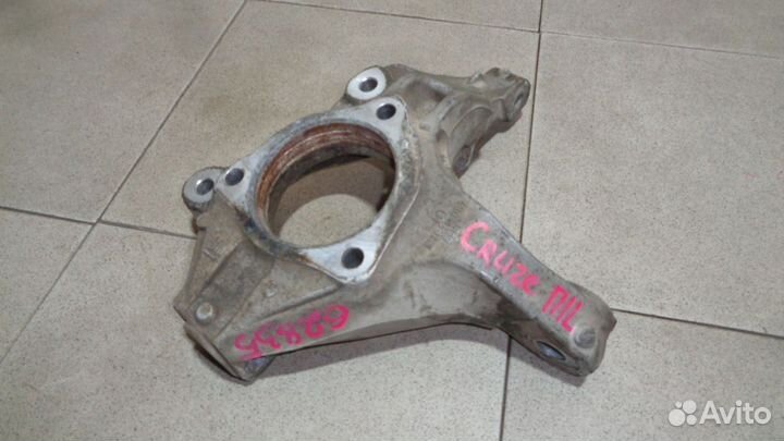 Кулак поворотный передний левый Chevrolet Cruze