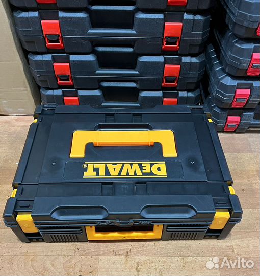 Аккумуляторный набор Dewalt 4/1 18вт безщеточный