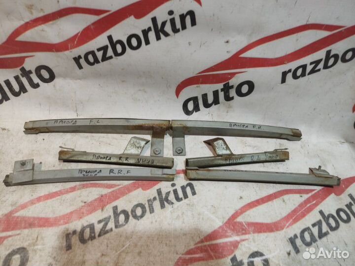 Направляющая стекла двери Лада Приора универсал