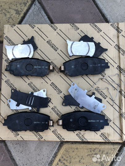 Комплект передних тормозов Toyota RAV4 V (XA50)