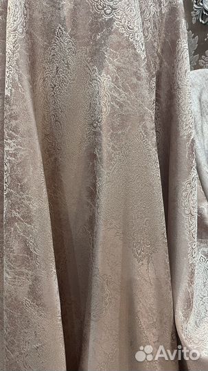 Шторы розово-бежевые с вензелями