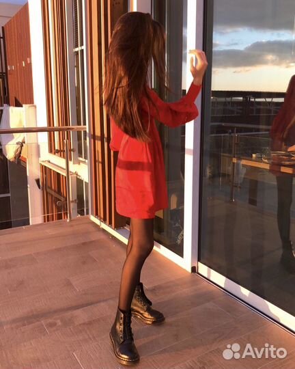 Платье prettylittlething