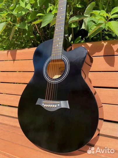 Акустическая гитара