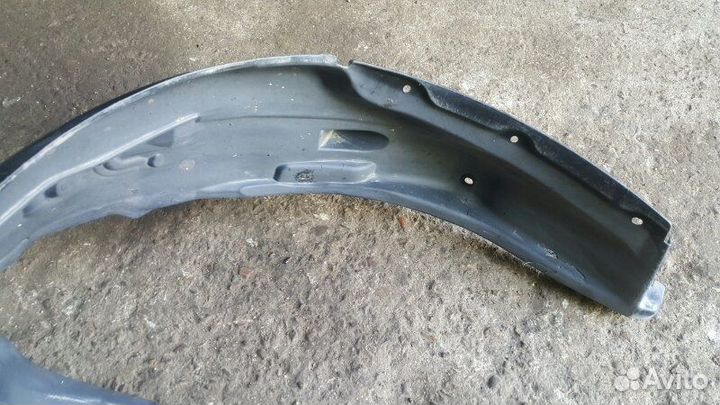 Подкрылок передний левый Subaru Impreza Wrx Sti