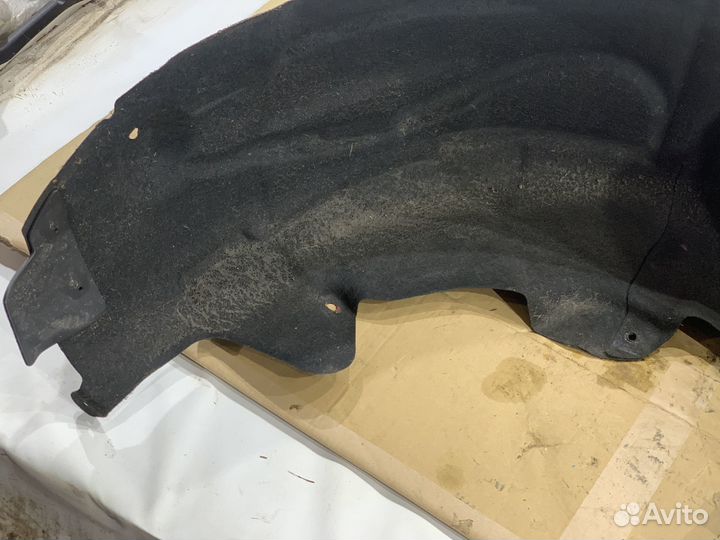 Задний подкрылок Mercedes W213