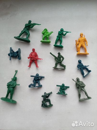 Солдатики пластмассовые