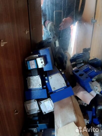 Пневмораспределитель В 64-25А-03