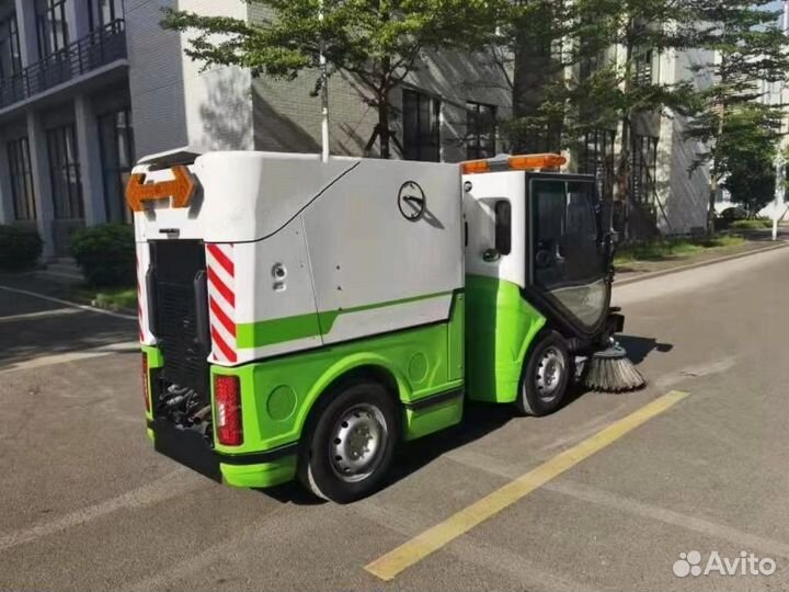 Многоцелевая подметально-уборочная машина RH1500