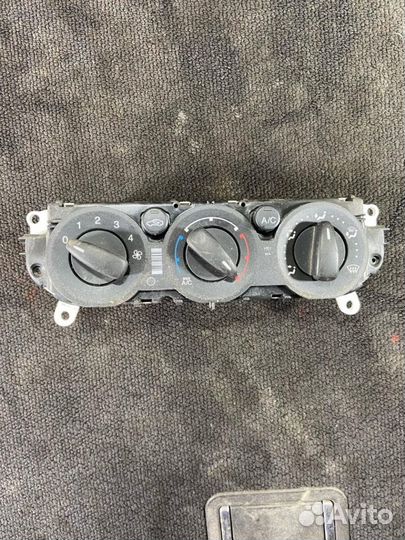 Блок управления отопителем Ford Focus 3 2011 CB8