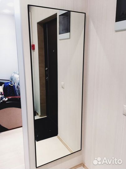 Зеркало в металлической раме