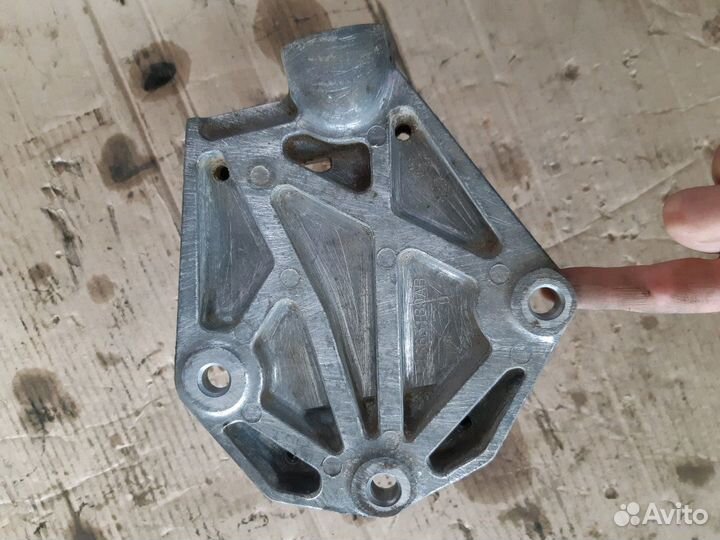 Кронштейн кондиционера Chrysler Sebring