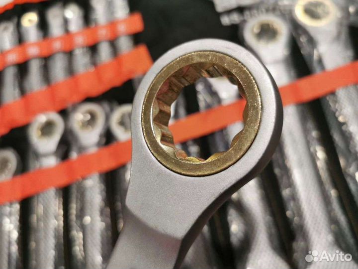 Набор ключей с трещеткой