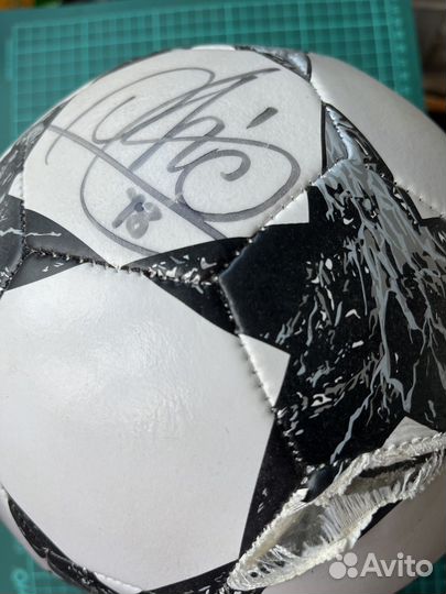 Мяч с автографом Ивицы Олича