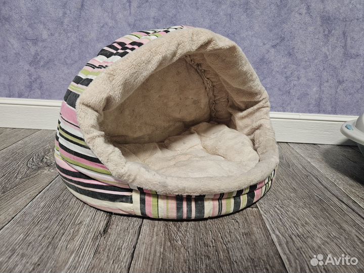 Домик-лежанка для кошки и лотки туалетные