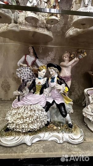 Антикварные фарфоровые статуэтки и композиции
