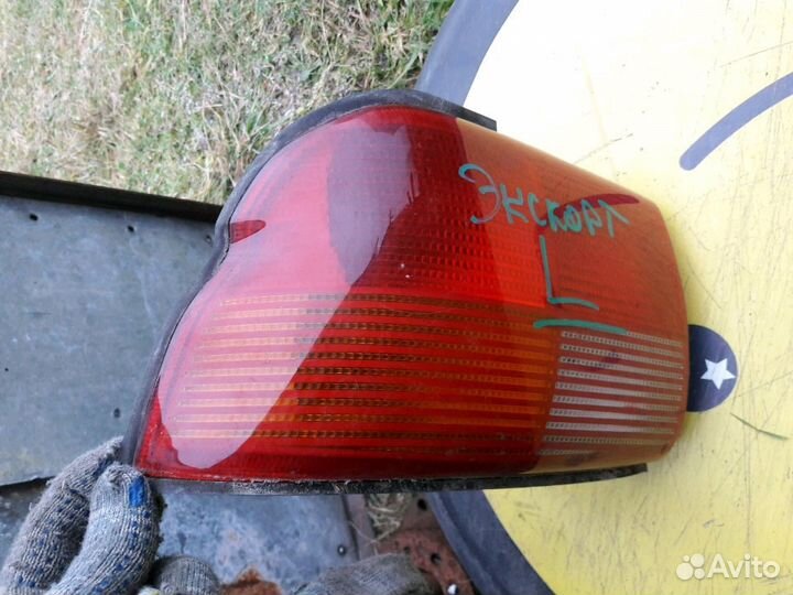 Фонарь левый Форд Эскорт 1994 года хетчбэк