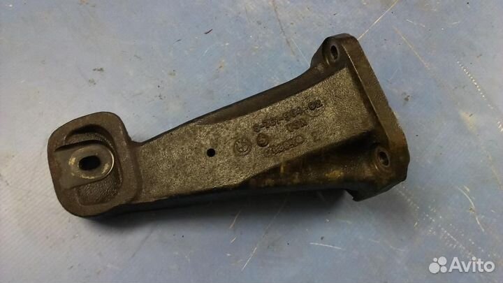 Кронштейн двигателя правый BMW X5 E53