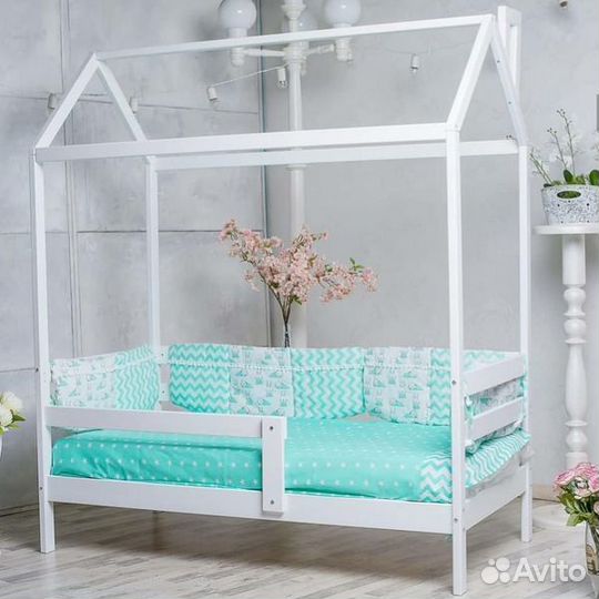 Кроватка из натурального дерева детская домик с бо