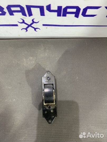 Кнопка стеклоподъемника Mitsubishi Lancer 2008
