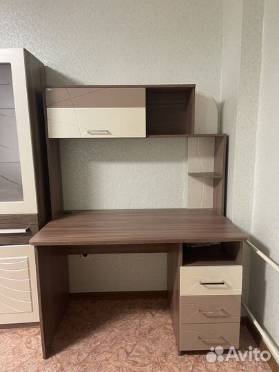 Стеллаж под телевизор