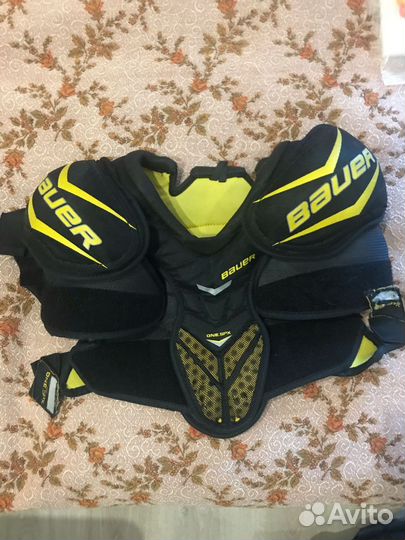 Щитки, нагрудник, налокотники,краги хоккейные