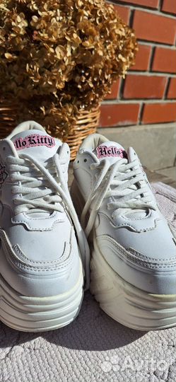 Кроссовки женские Bershka