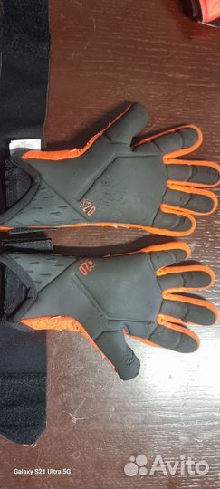 Вратарские перчатки adidas predator