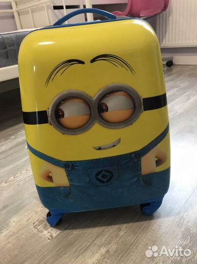 Детский чемодан на колесиках