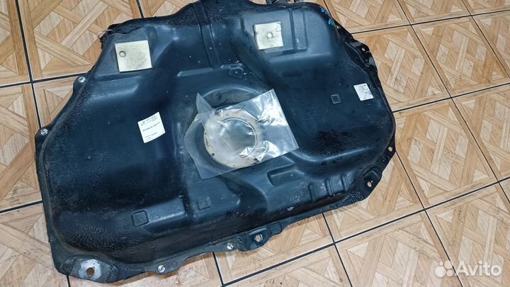 Бензобак BJ седан б/у Familia