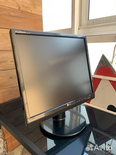 Монитор LG flatron L1954sm