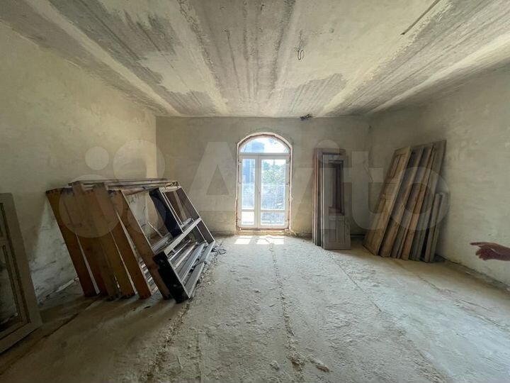 Дом 1200 м² на участке 8 сот.