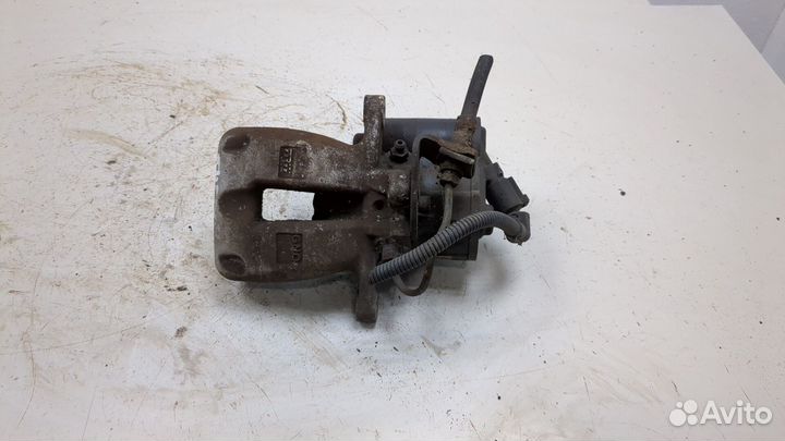 Суппорт правый задний Volkswagen Passat 6