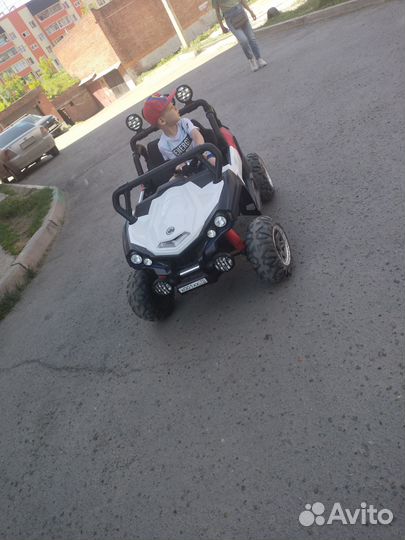 Детский электромобиль двухместный бу